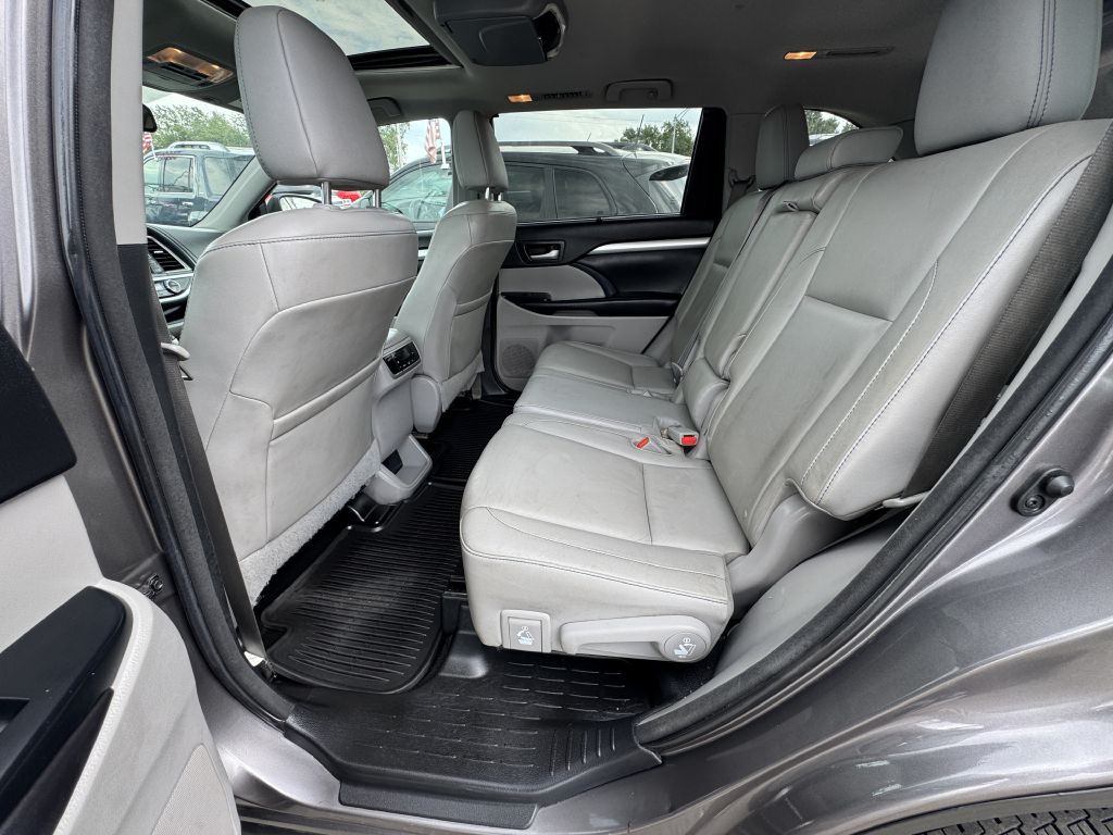 2016 Toyota Highlander Image 8