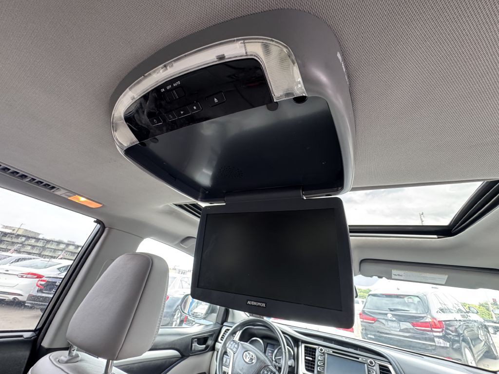 2016 Toyota Highlander Image 10
