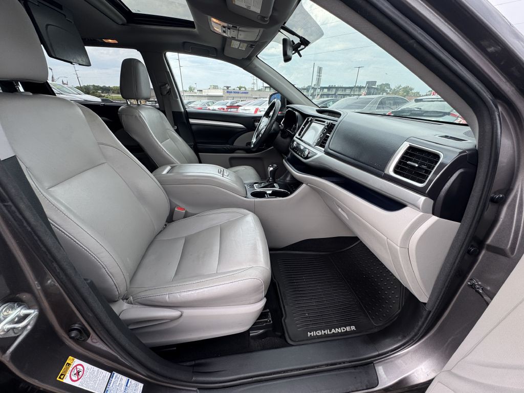 2016 Toyota Highlander Image 11