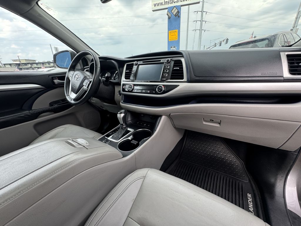 2016 Toyota Highlander Image 12