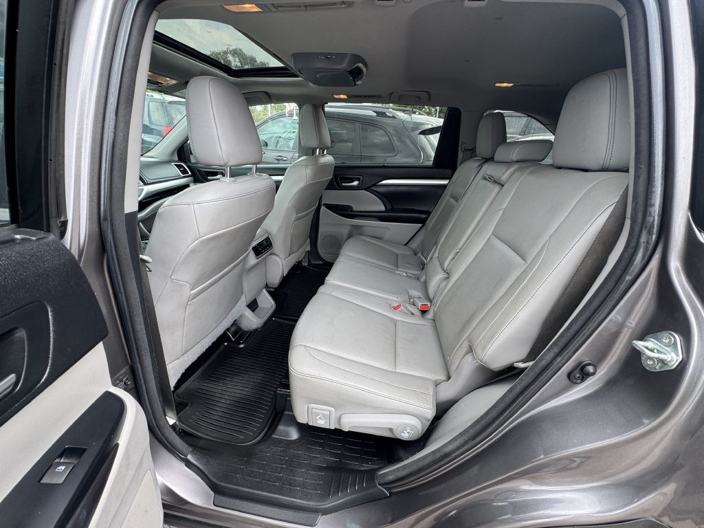 2016 Toyota Highlander Image 14