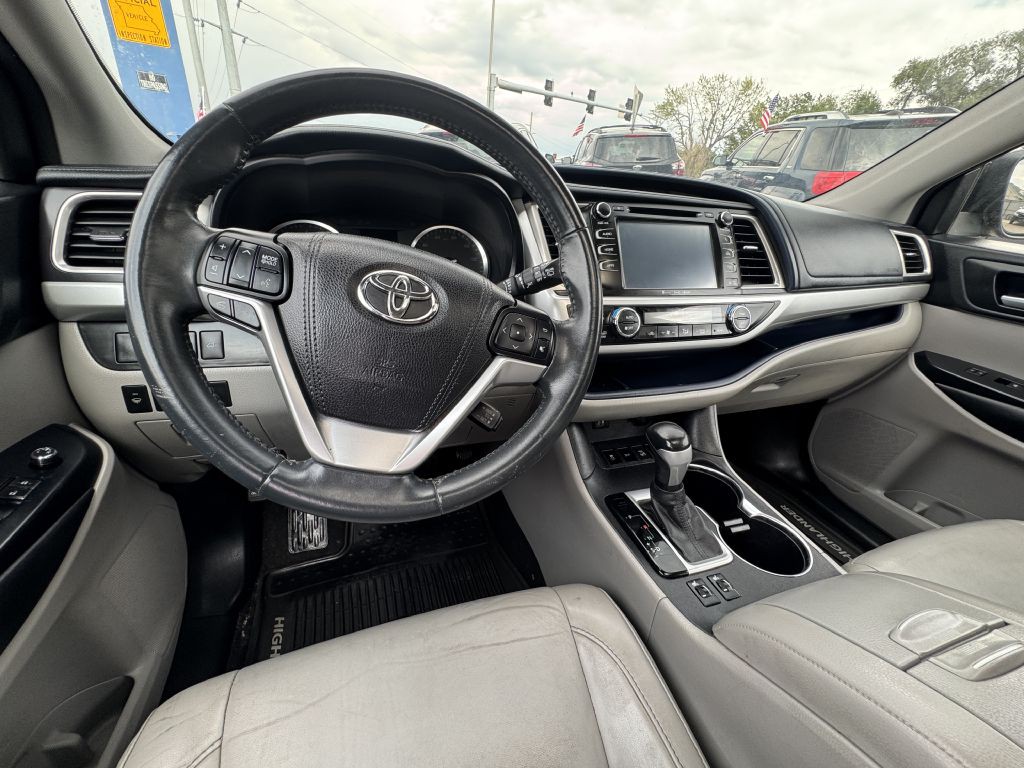 2016 Toyota Highlander Image 16