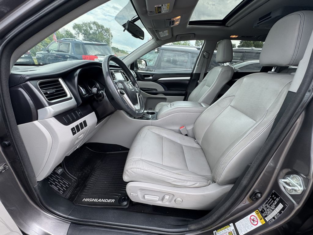 2016 Toyota Highlander Image 17