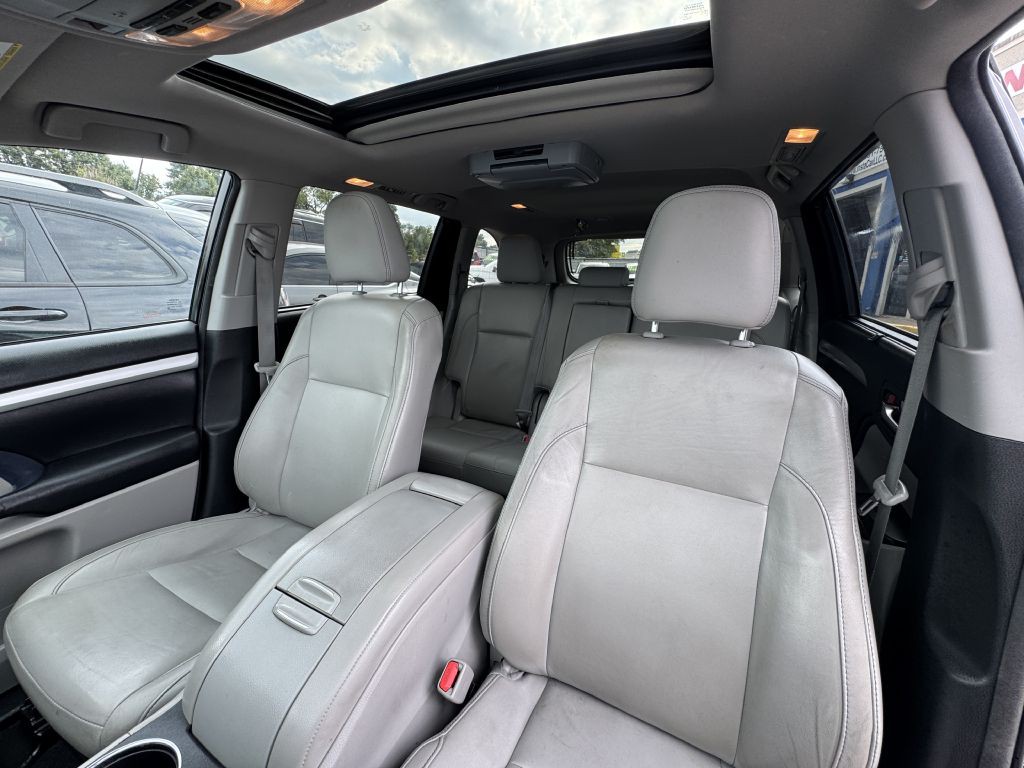 2016 Toyota Highlander Image 18