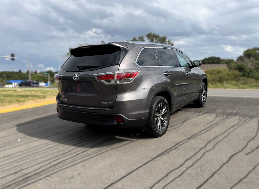 2016 Toyota Highlander Image 28