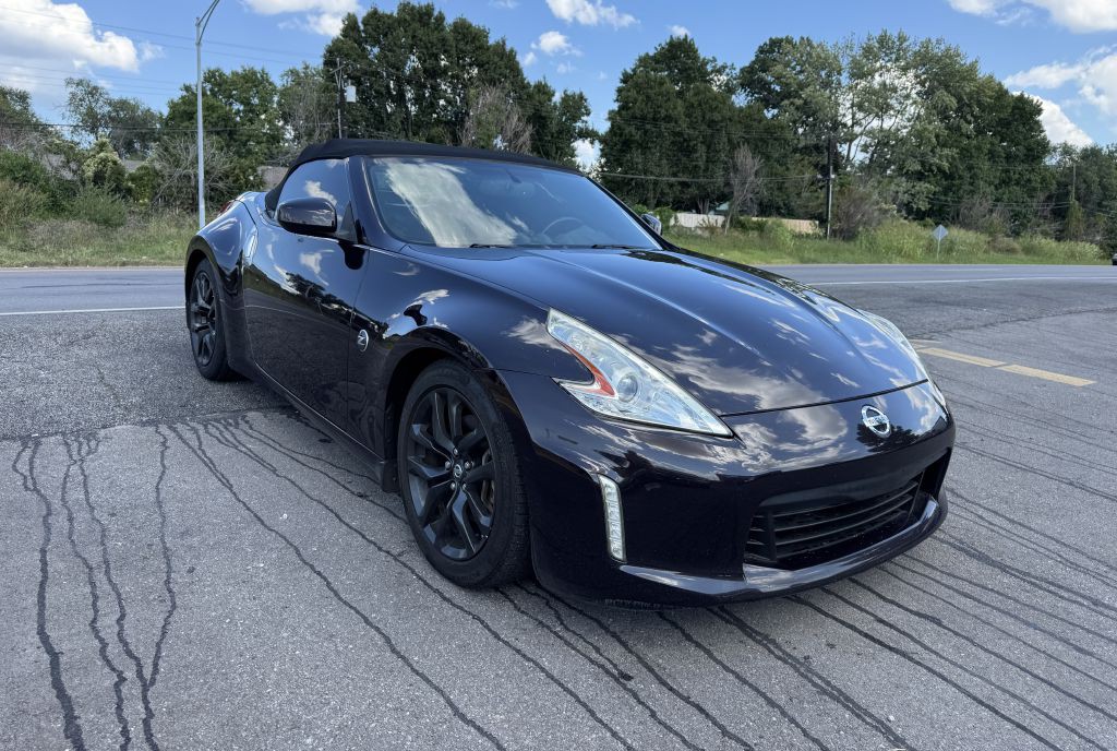 2017 Nissan 370Z Image 9