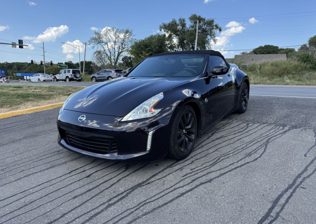 2017 Nissan 370Z Image 10