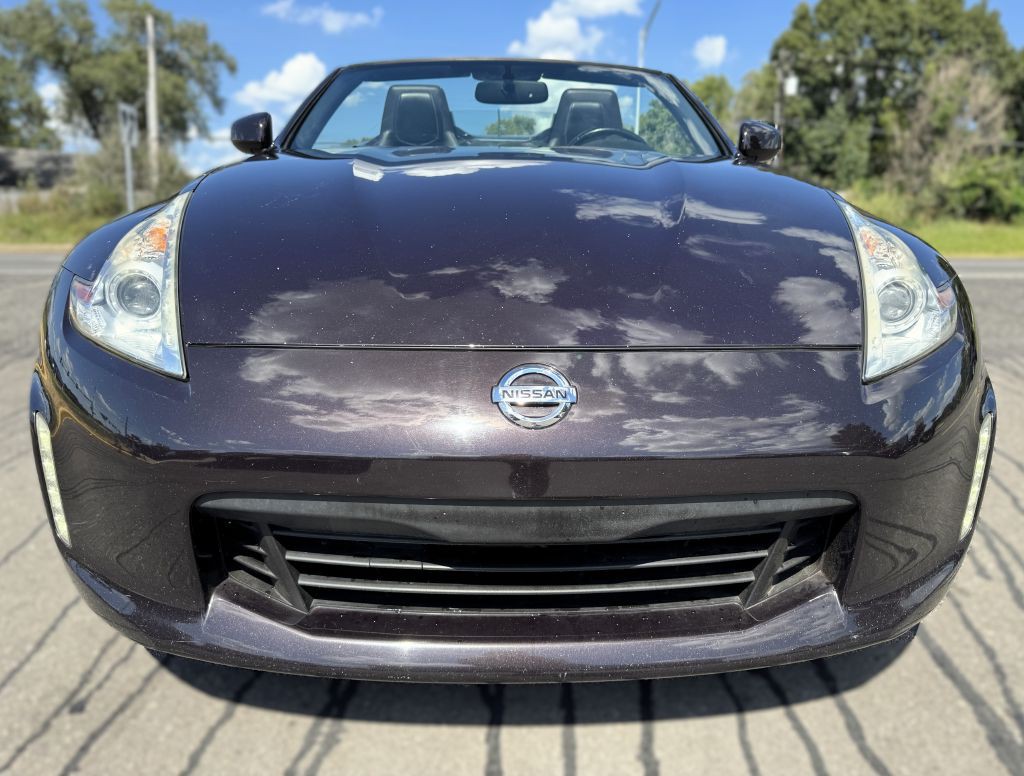 2017 Nissan 370Z Image 16