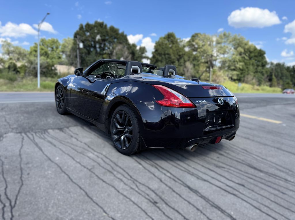 2017 Nissan 370Z Image 19