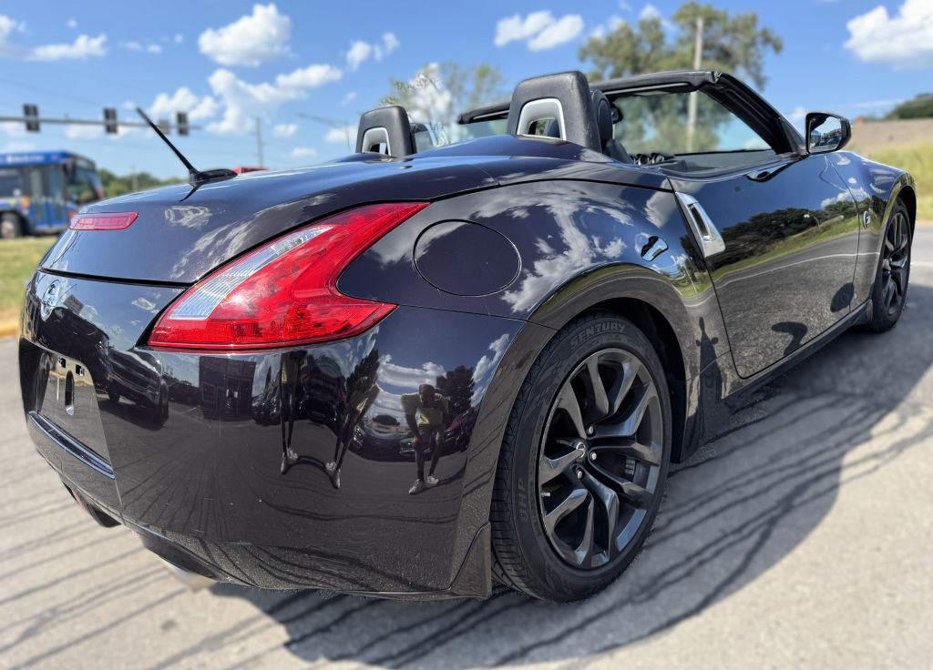2017 Nissan 370Z Image 24