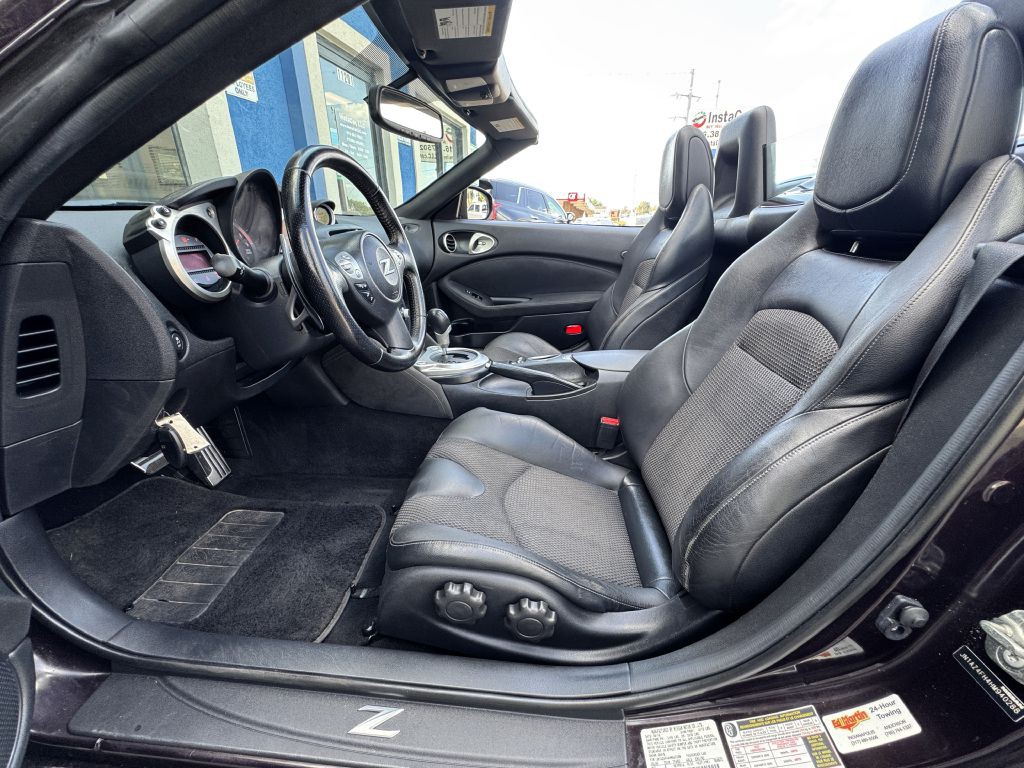 2017 Nissan 370Z Image 25