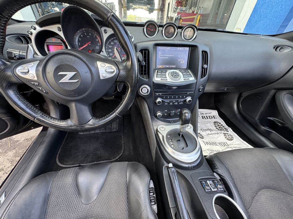 2017 Nissan 370Z Image 26