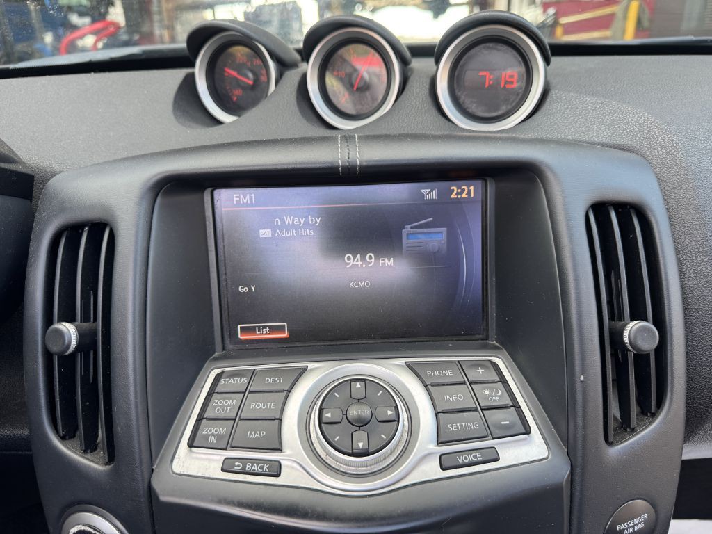 2017 Nissan 370Z Image 30