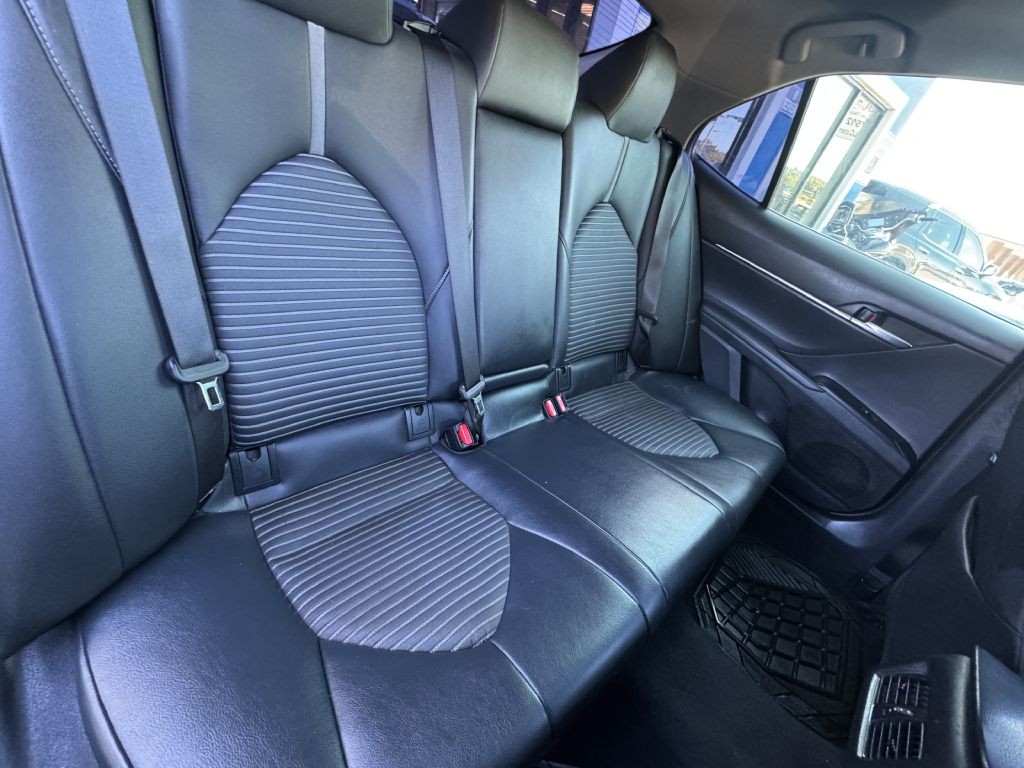 2018 Toyota Camry Image 8