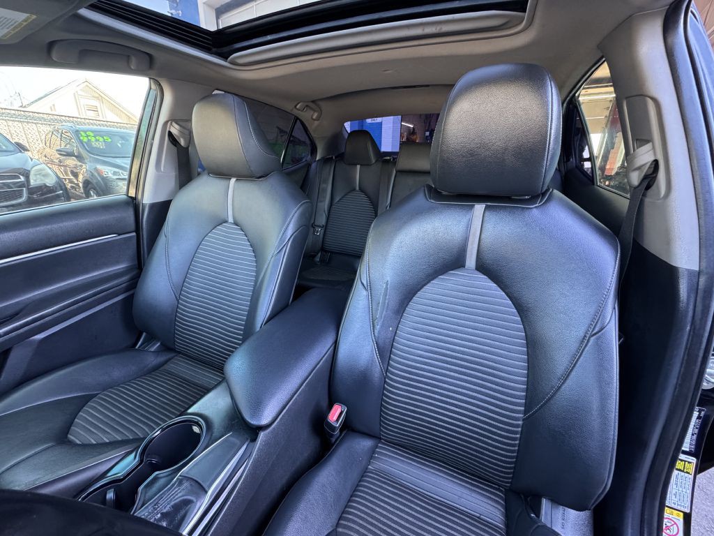 2018 Toyota Camry Image 10