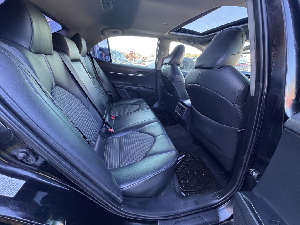 2018 Toyota Camry Image 16