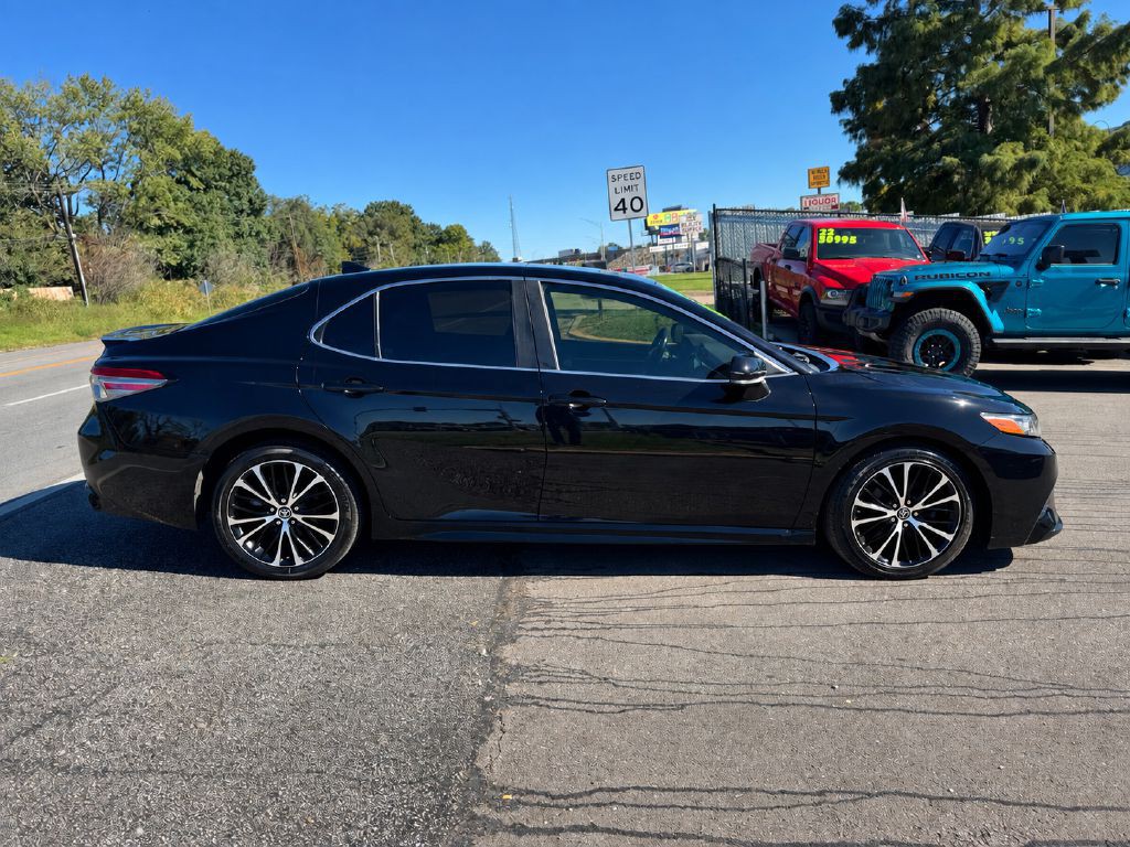 2018 Toyota Camry Image 21