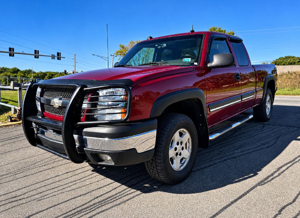 2004 Chevrolet Silverado 1500 Image 2