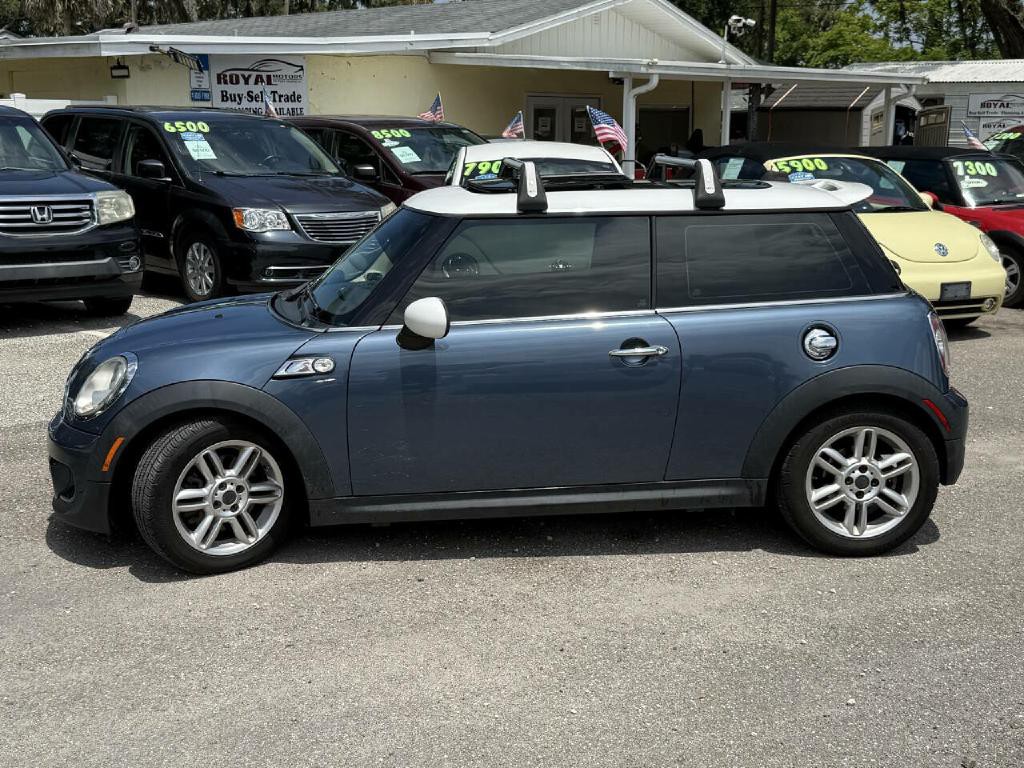 2011 MINI Cooper Image 2