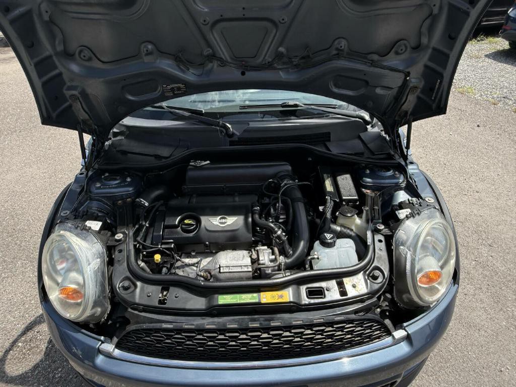 2011 MINI Cooper Image 8