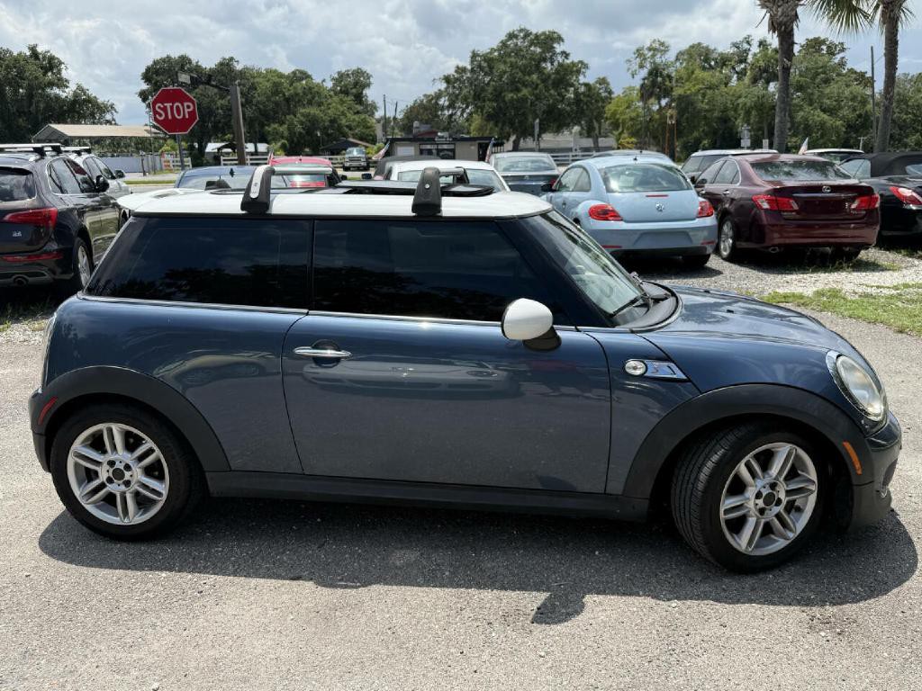 2011 MINI Cooper Image 15