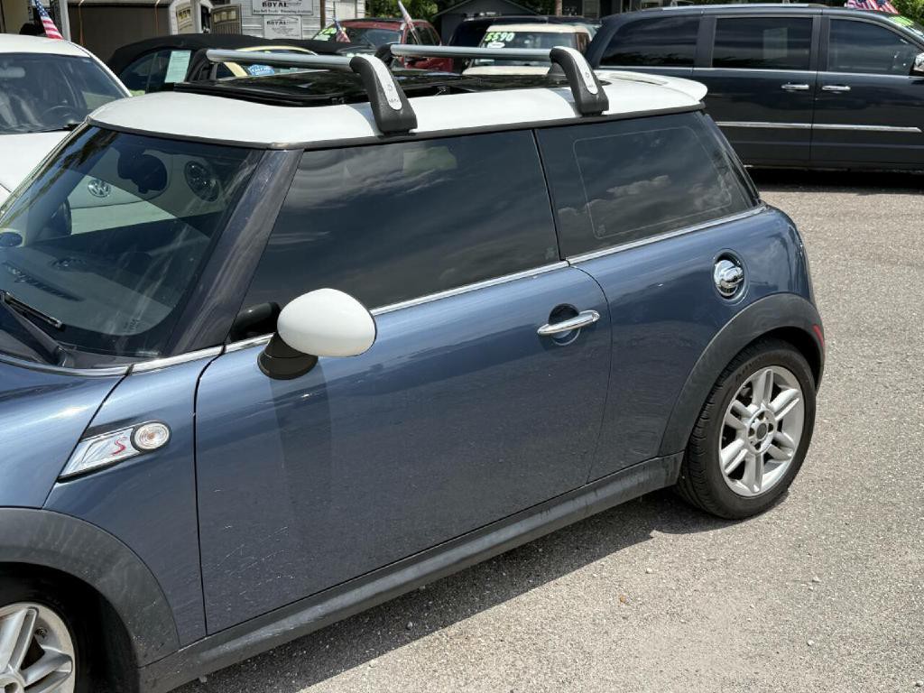 2011 MINI Cooper Image 19