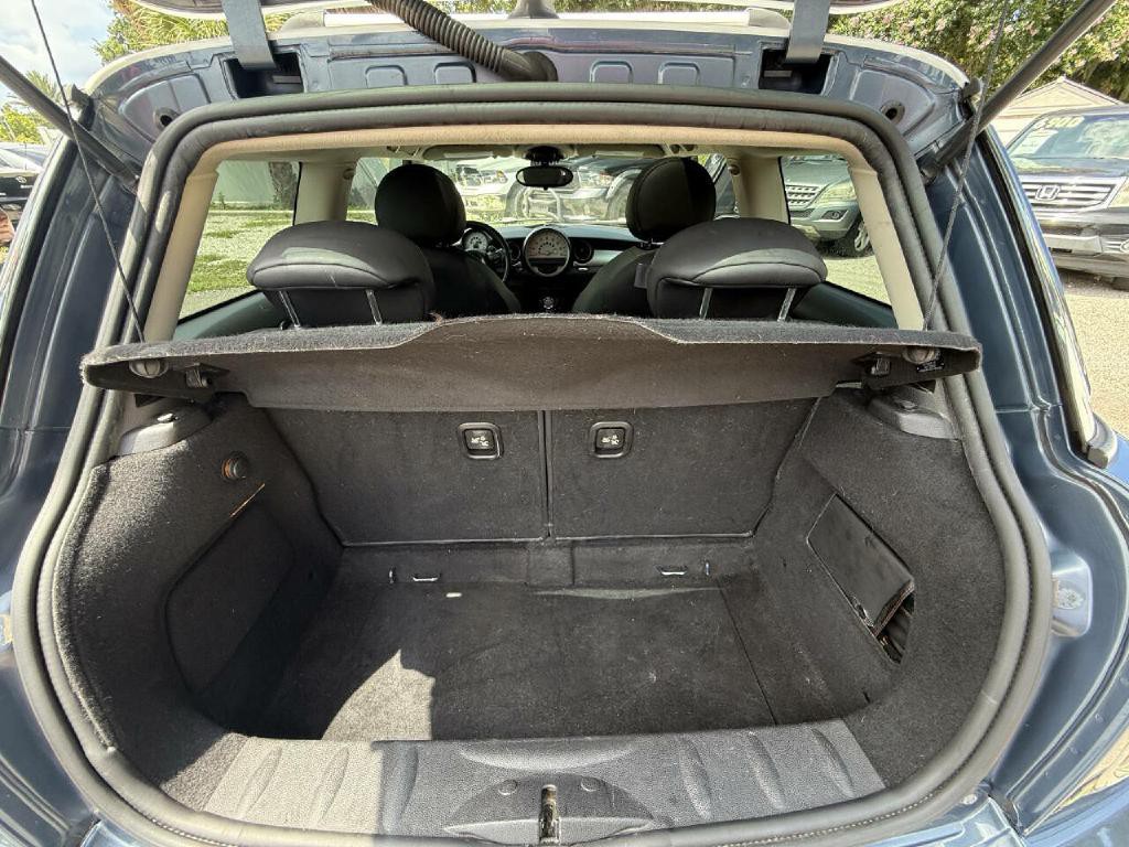 2011 MINI Cooper Image 22