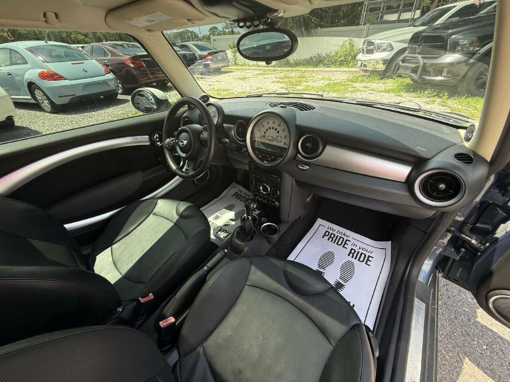 2011 MINI Cooper Image 25