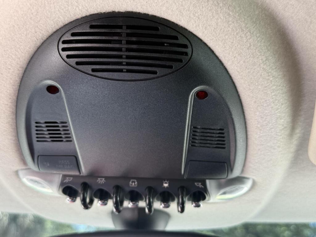 2011 MINI Cooper Image 27