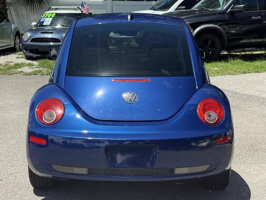 2008 Volkswagen Beetle Image 3