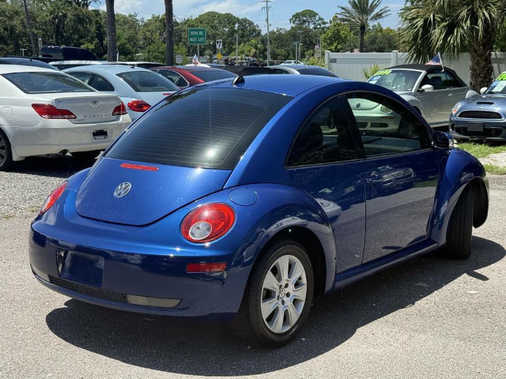 2008 Volkswagen Beetle Image 4