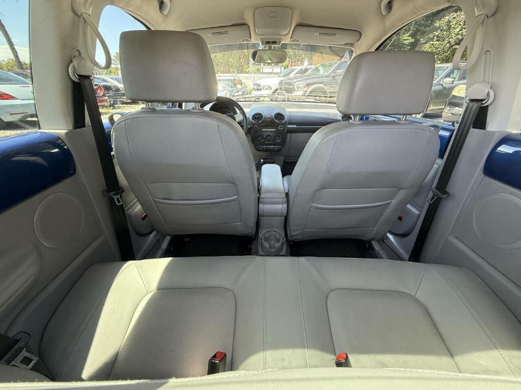 2008 Volkswagen Beetle Image 11