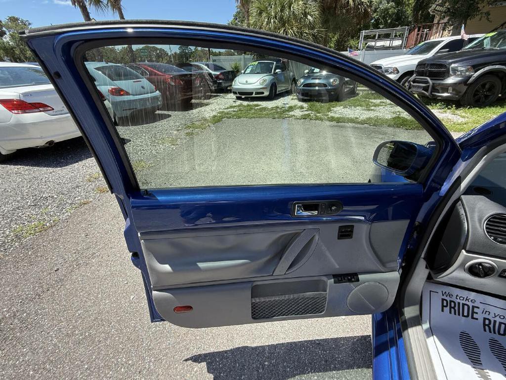 2008 Volkswagen Beetle Image 30