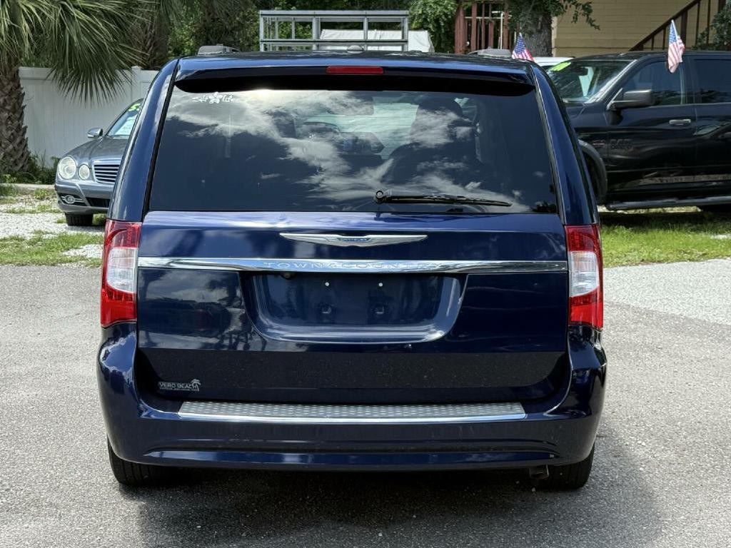 2016 Chrysler Town & Country Image 4