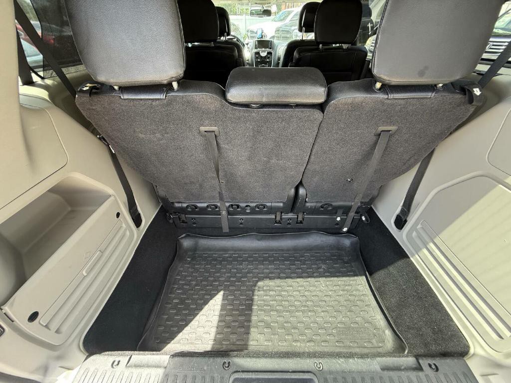 2016 Chrysler Town & Country Image 20