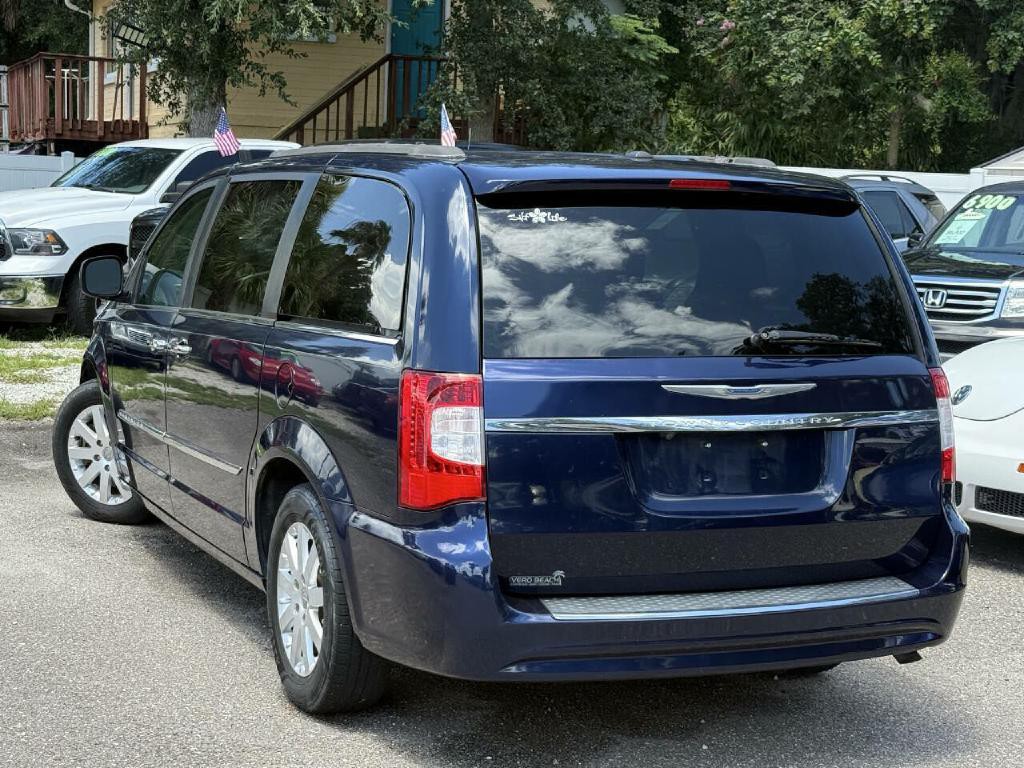 2016 Chrysler Town & Country Image 28