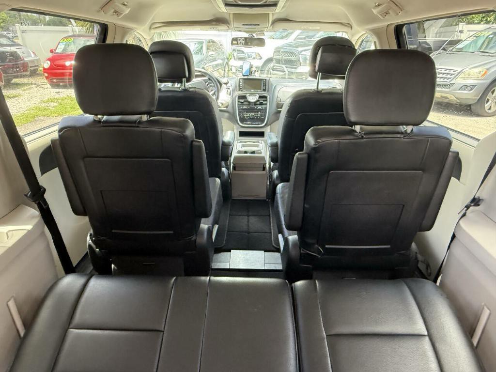 2016 Chrysler Town & Country Image 29