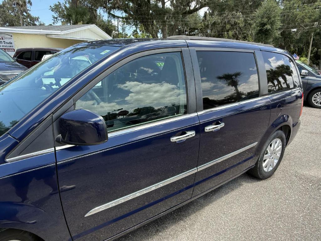 2016 Chrysler Town & Country Image 34