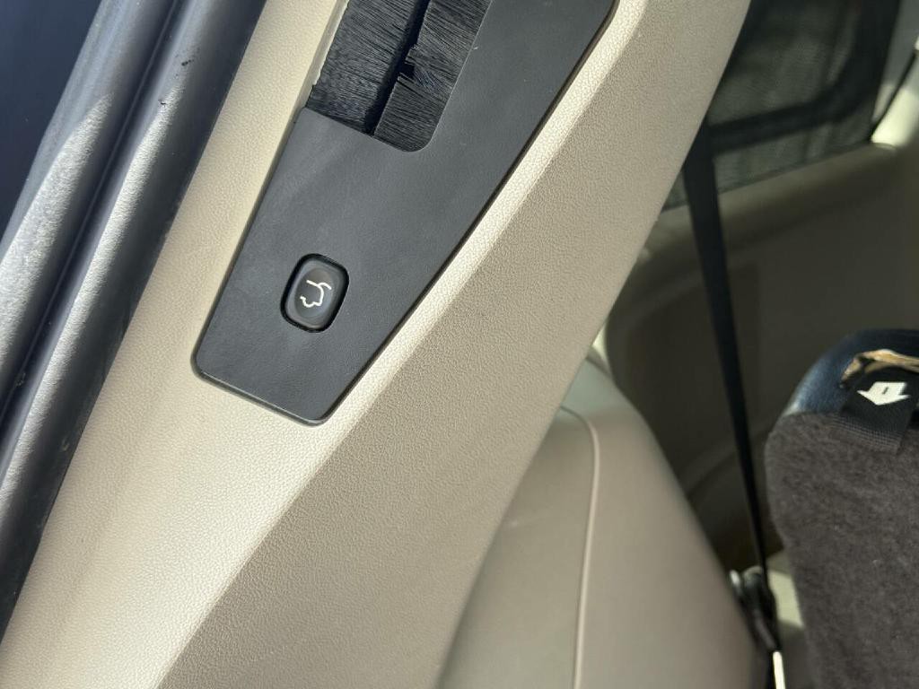 2016 Chrysler Town & Country Image 36