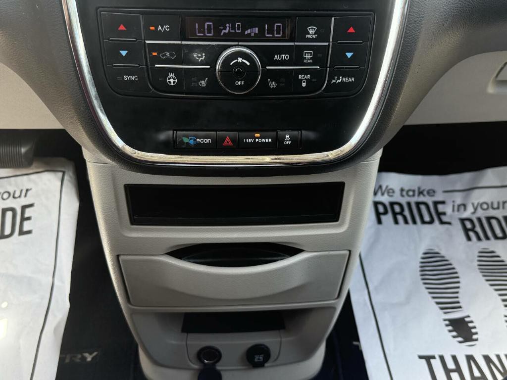 2016 Chrysler Town & Country Image 51