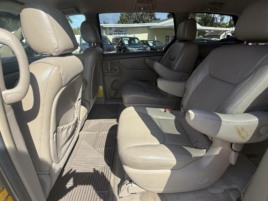 2005 Toyota Sienna Image 7