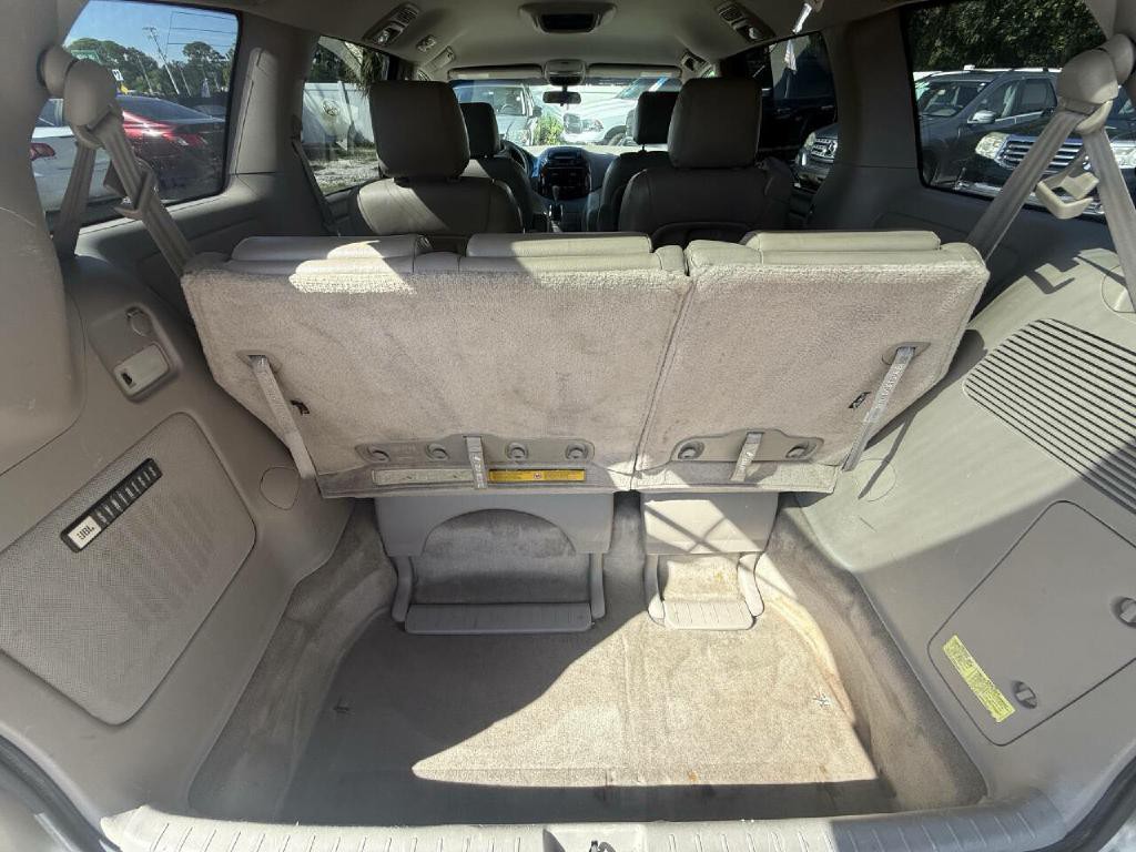 2005 Toyota Sienna Image 11
