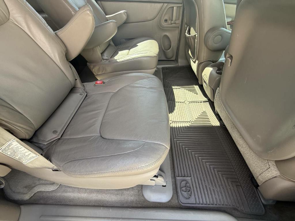 2005 Toyota Sienna Image 12