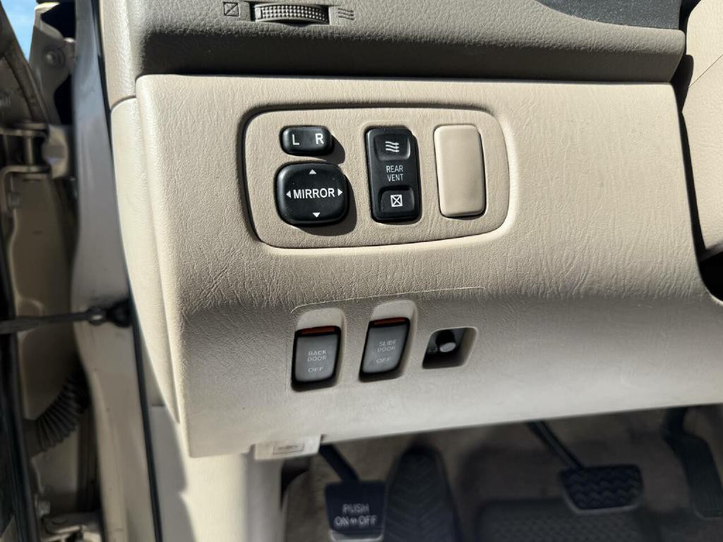 2005 Toyota Sienna Image 40