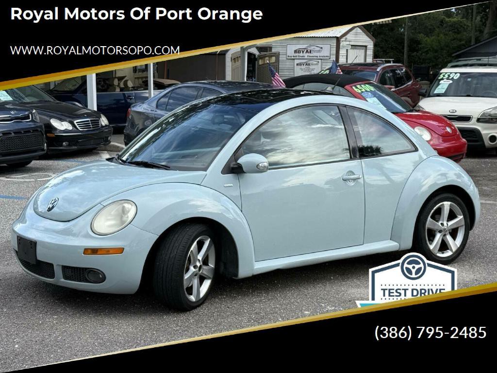 2010 Volkswagen Beetle Image 1