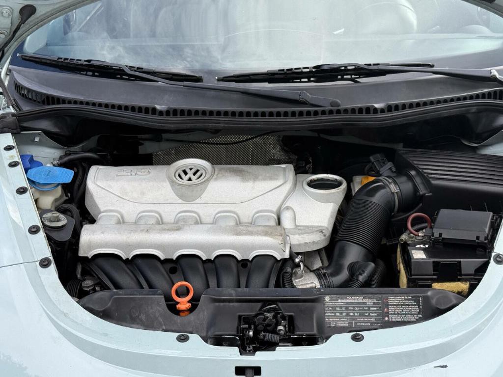 2010 Volkswagen Beetle Image 6
