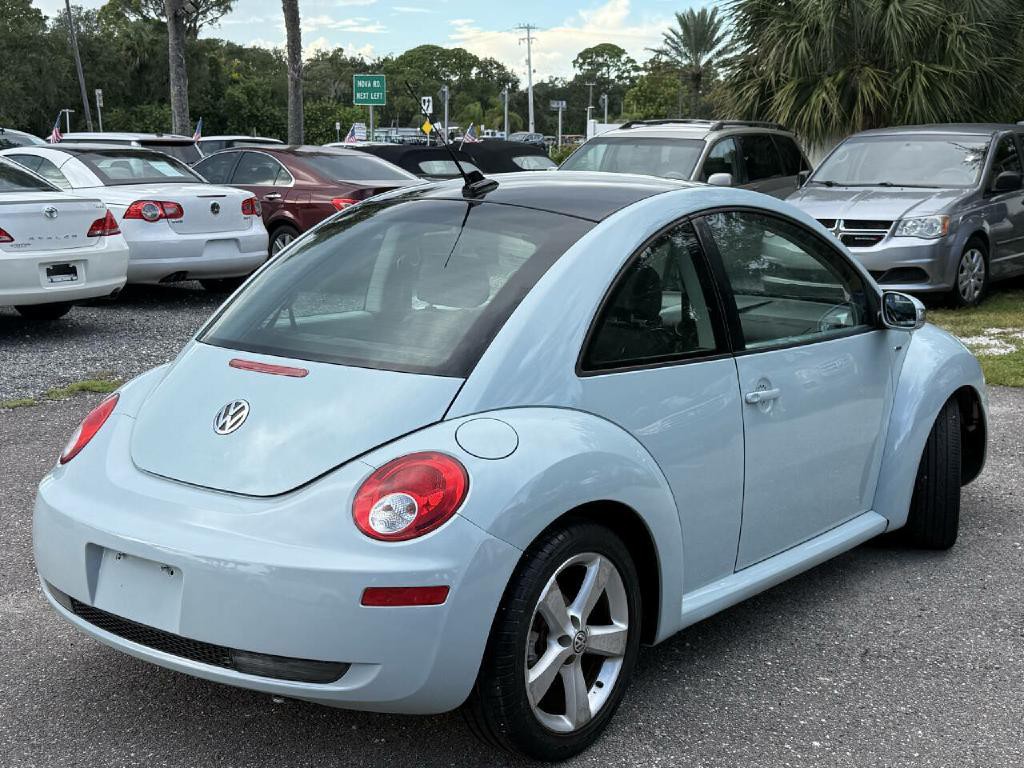2010 Volkswagen Beetle Image 12
