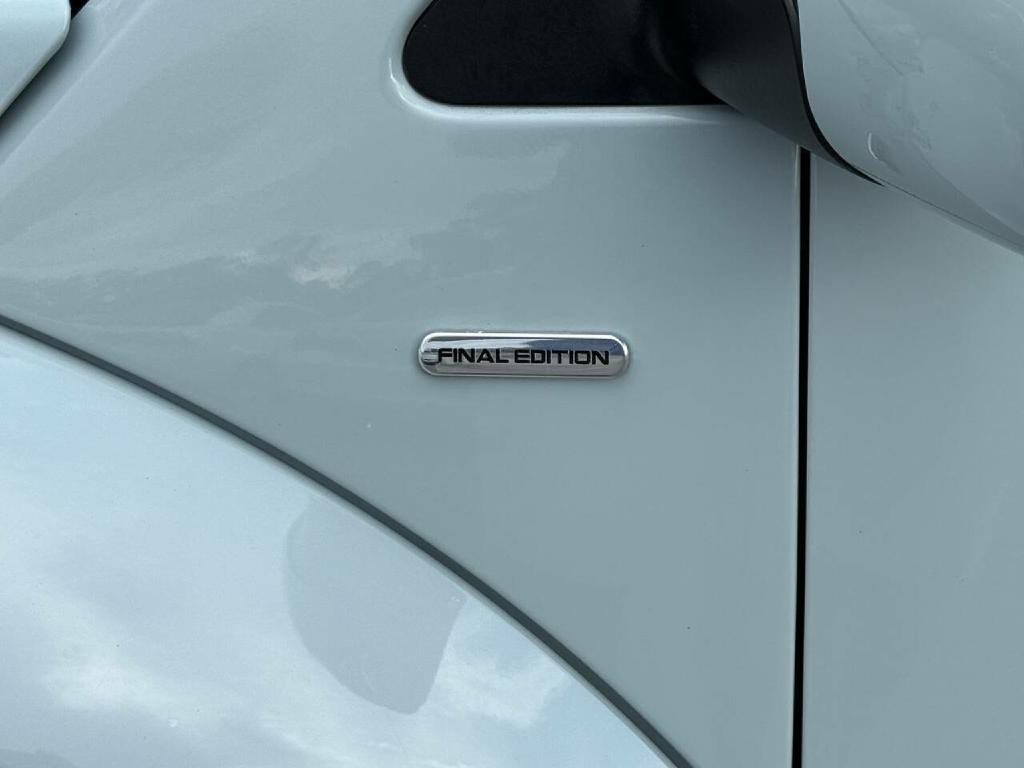 2010 Volkswagen Beetle Image 16