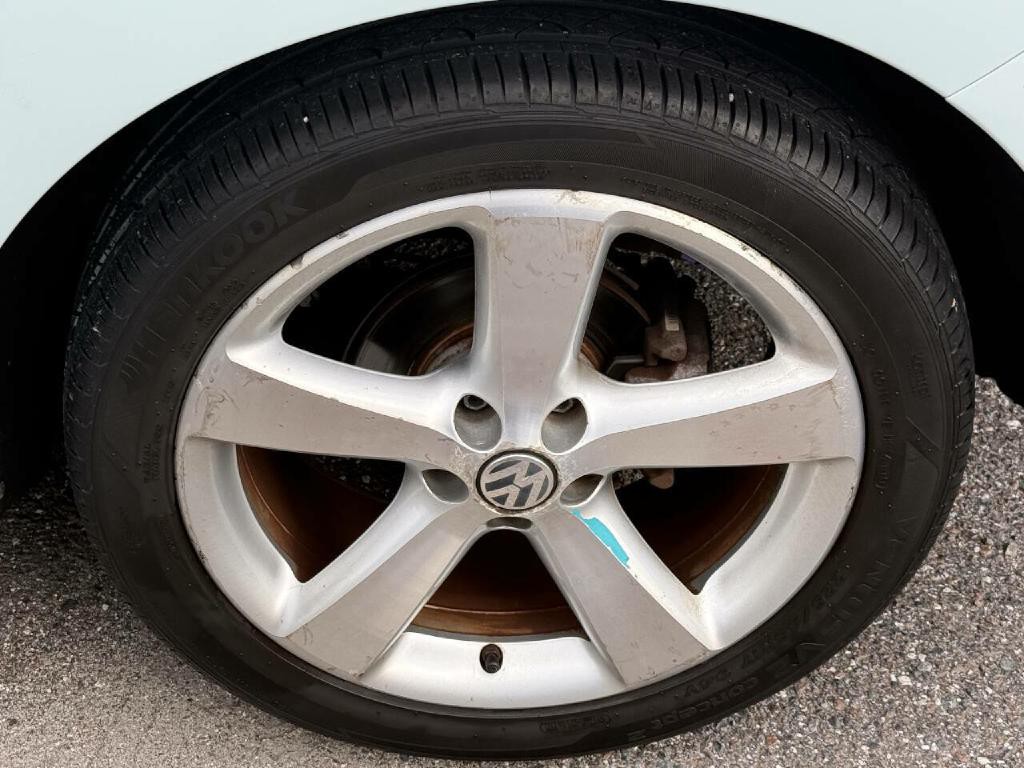 2010 Volkswagen Beetle Image 22