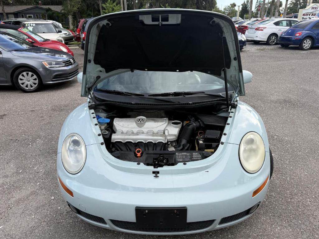2010 Volkswagen Beetle Image 25